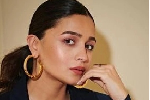 Fake news, not media glare on her life, irks Alia Bhatt