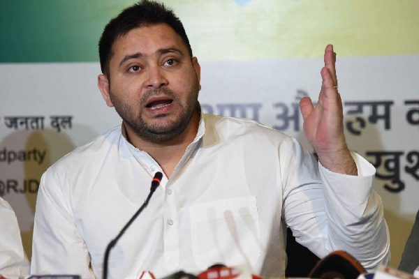 Cong, Left parties handover lists of MLAs to Tejashwi Yadav