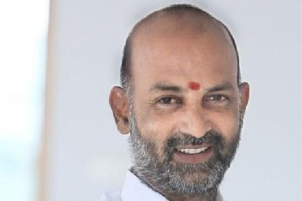 Release DWCRA funds as rakhi gift to women, Bandi Sanjay to KCR