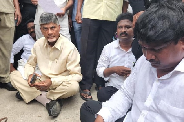 Kuppam: YSRCP activists damage newly built Anna Canteen, Chandrababu stages stir