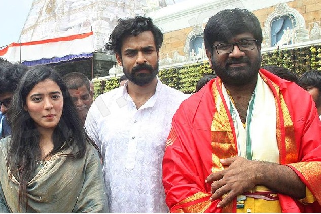 Ranga Ranga Vaibhavanga team offers prayers at Tirumala ahead of release