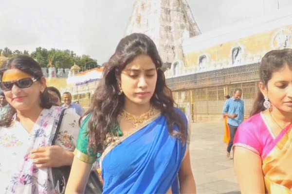 Janhvi Kapoor pays a visit to Tirumala, offers prayers to Lord Venkateshwara