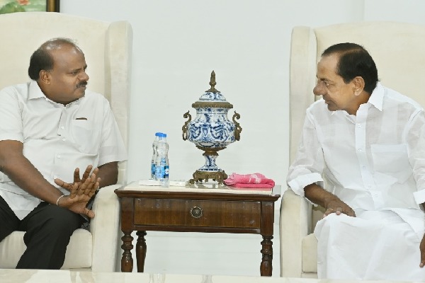 KCR to support JD-S in Karnataka Assembly elections: Kumaraswamy