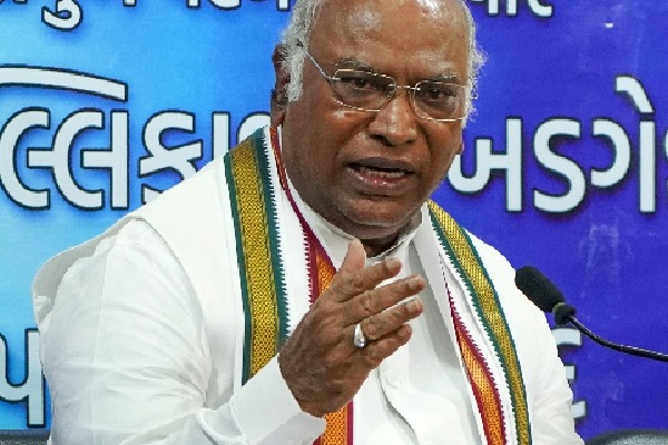 TRS can't become national party by changing name: Kharge