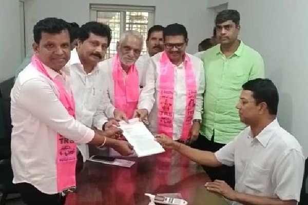 TRS seeks disqualification of BJP candidate over Rs 18K cr contract