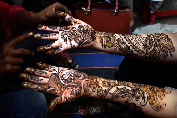 Don't apply mehendi from Muslim youth, warns Hindu Mahasabha