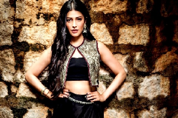 Shruti Haasan says she got her broken nose fixed after first film