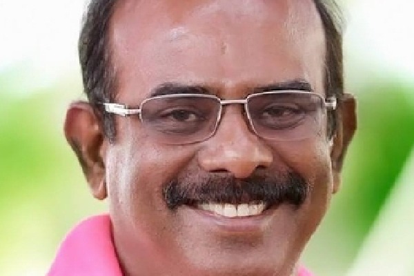 Blow to TRS as ex-MP  Boora Narsaiah Goud resigns