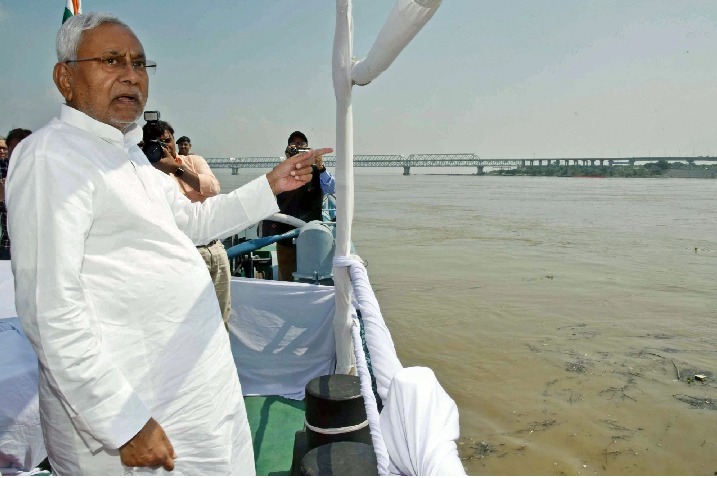 Steamer with Nitish onboard rams bridge pillar in Patna