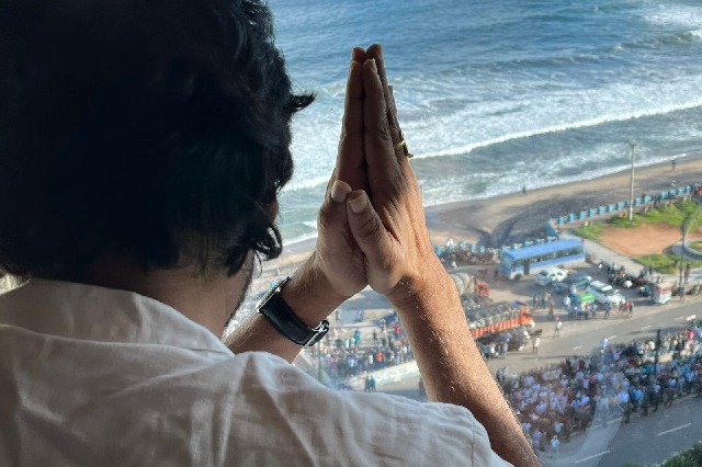 Vizag still tense, Pawan Kalyan confined to hotel