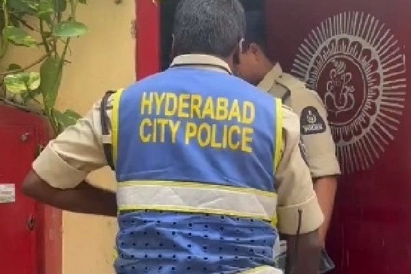 Drunk policeman creates ruckus in Telangana