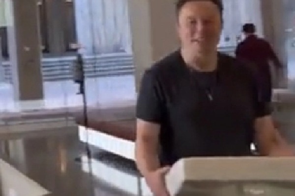 Musk visits Twitter HQ, with a sink in his hand