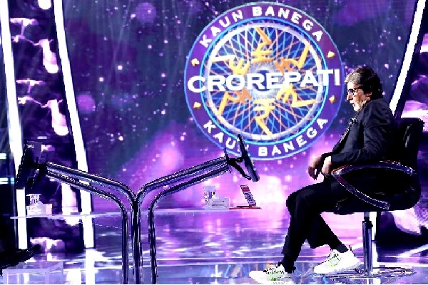 'KBC 14' contestant gifts perfume to Big B