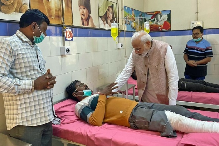 Modi visits Morbi bridge collapse site, meets injured persons