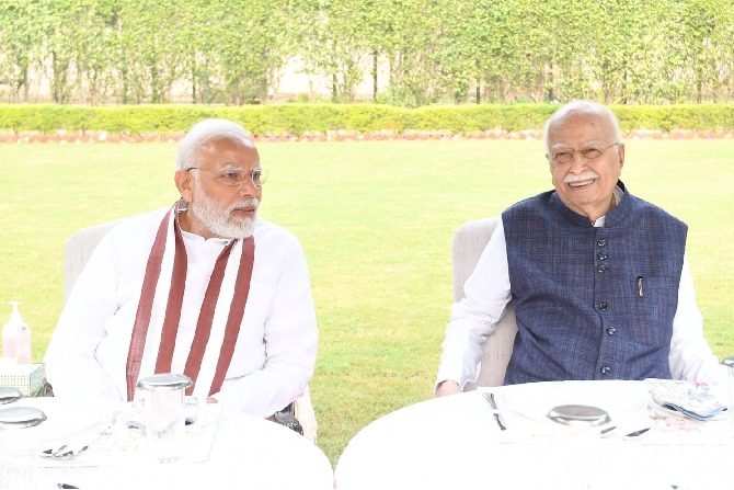 PM Modi, Rajnath visit L.K. Advani on 95th b'day