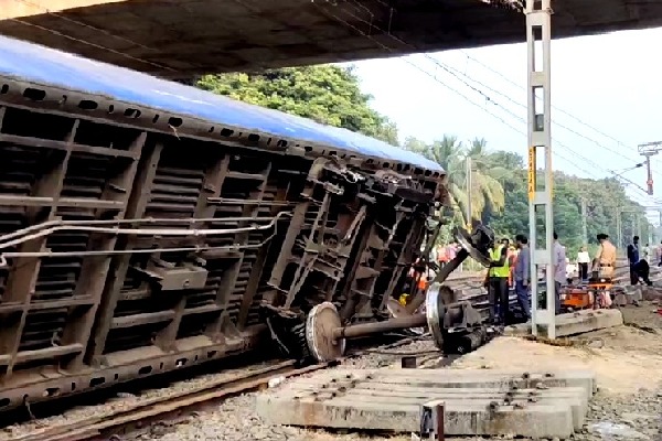 Goods train derails in Andhra, nine trains cancelled