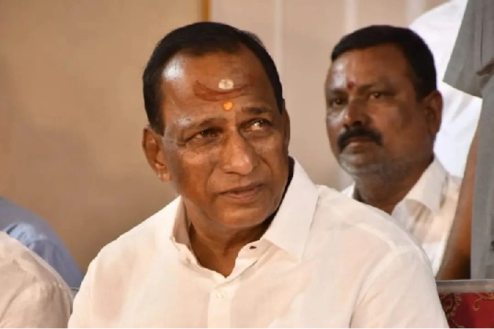 Congress workers try to disrupt Telangana minister's padyatra