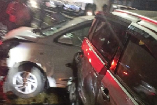 Container rams into four-dozen vehicles in Pune, 3 injured