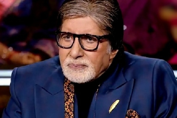 Big B gets a special painting from 'KBC 14' contestant