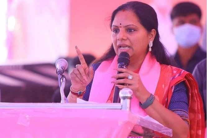 Summoned by CBI in liquor scam, Kavitha meets KCR