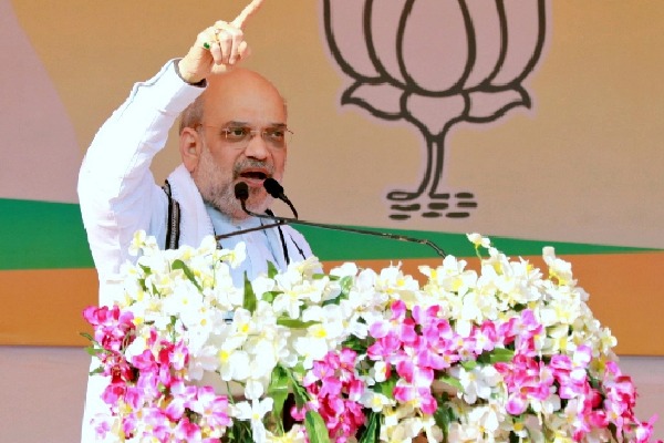 Rahul Gandhi promises change in Gujarat, Amit Shah says vote for a bright future