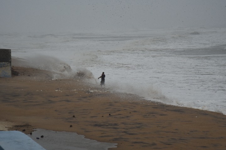 Alert in south coastal Andhra for cyclone 'Mandous'