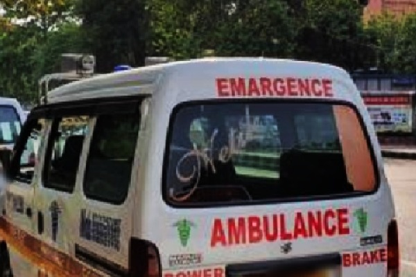 15-yr-old takes an ambulance for a spin, drives for 8 kms in Kerala