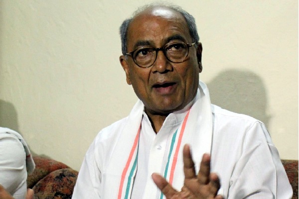 Crisis in Telangana Congress, Digvijaya Singh meeting dissidents