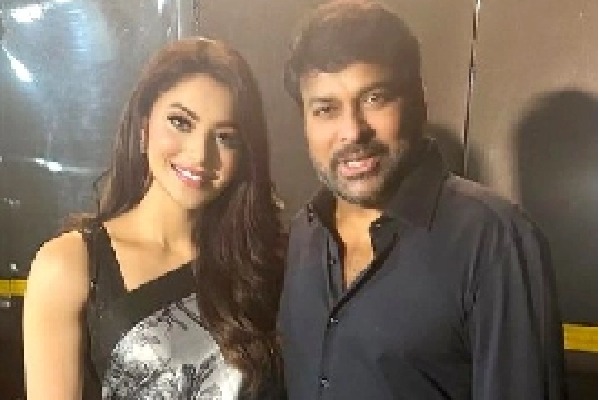 Chiranjeevi happily flirts with Urvashi Rautela at 'Waltair Veerayya' event