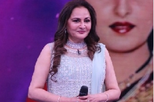 Jaya Prada recounts how Big B shot an entire song with a bleeding hand