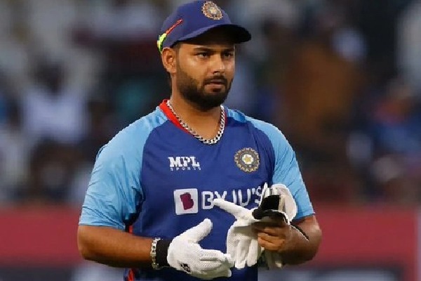 Pant reveals reason behind accident as Dhami calls