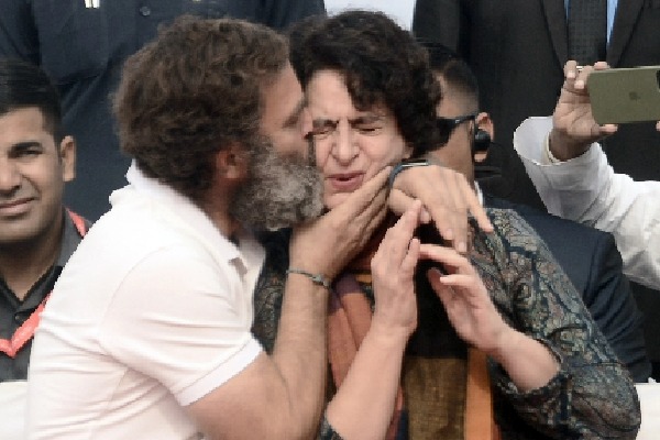 UP Minister objects to Rahul Gandhi's kiss for sister Priyanka Gandhi Vadra