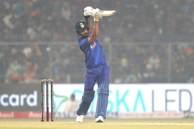 2nd ODI: Calm Rahul takes India to hard-fought win over Sri Lanka after Kuldeep, Siraj shine