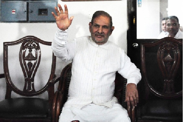 KCR, Chandrababu condole death of Sharad Yadav