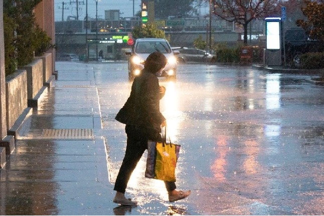 More rain, snow hit California as storm continues