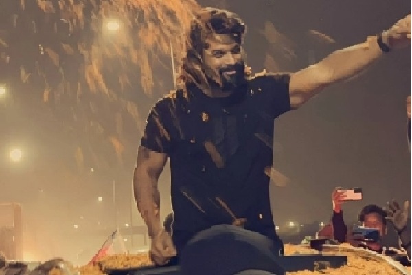 Allu Arjun arrives in Vizag for 'Pushpa: The Rule' action sequence shoot