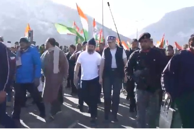 Bharat Jodo Yatra enters Kashmir