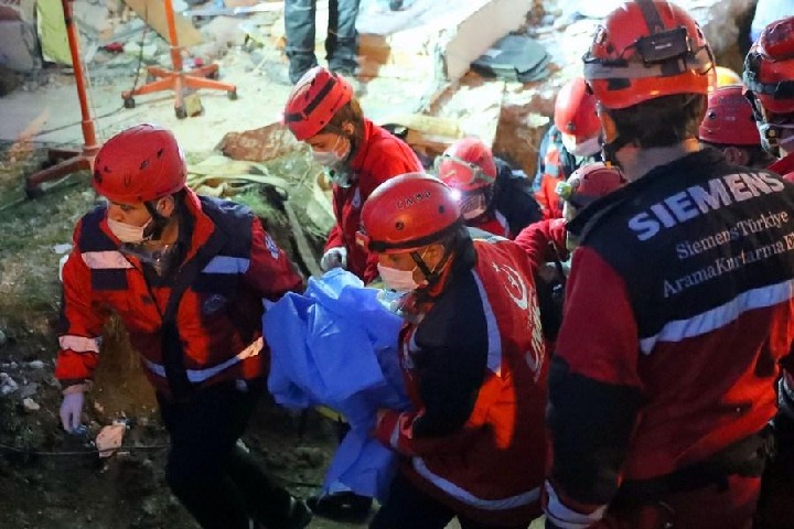 7.8-magnitude quake hits Turkey, 5 dead