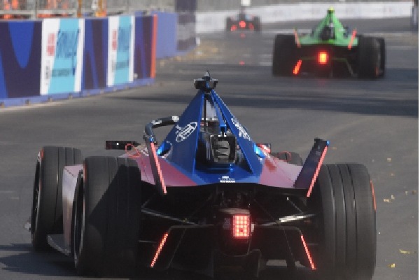 Chaos as vehicular traffic intrudes Formula E race track in Hyderabad