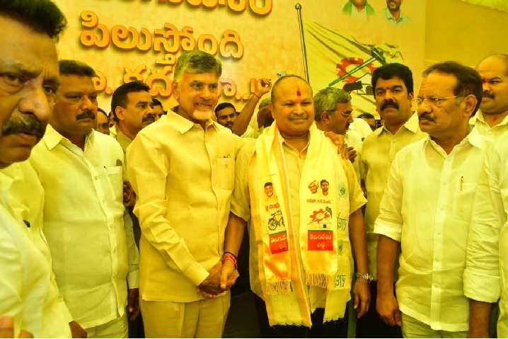 Former Andhra minister Kanna Lakshminarayana joins TDP