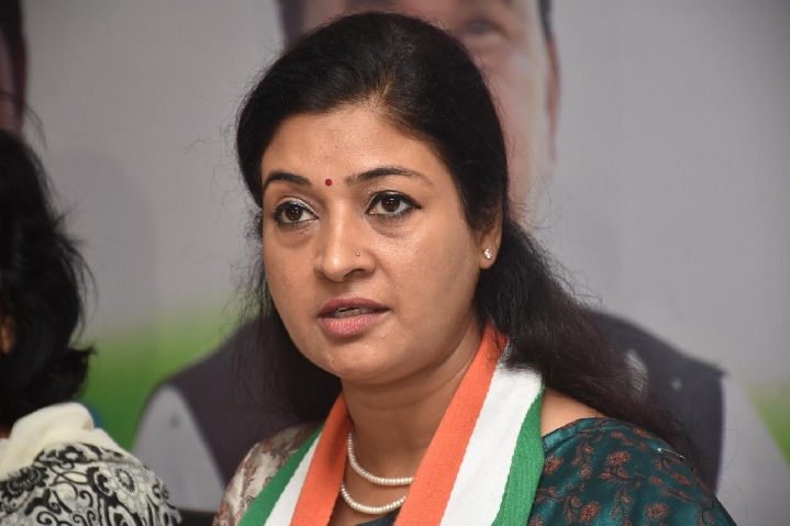 Sonia hasn't retired but will guide the party: Alka Lamba