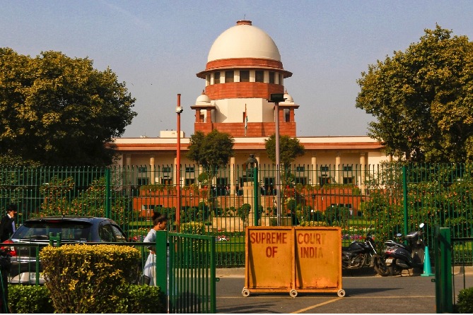 SC orders panel comprising PM, LoP, CJI for selection of election commissioners