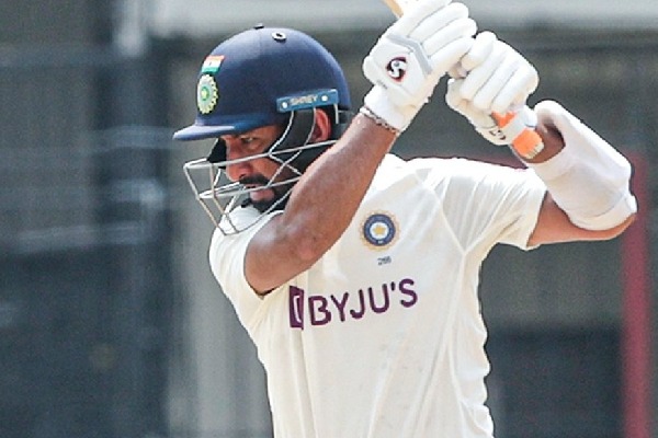 3rd Test, Day 2: Cheteshwar Pujara stands tall as India trail Australia by 9 runs at Tea