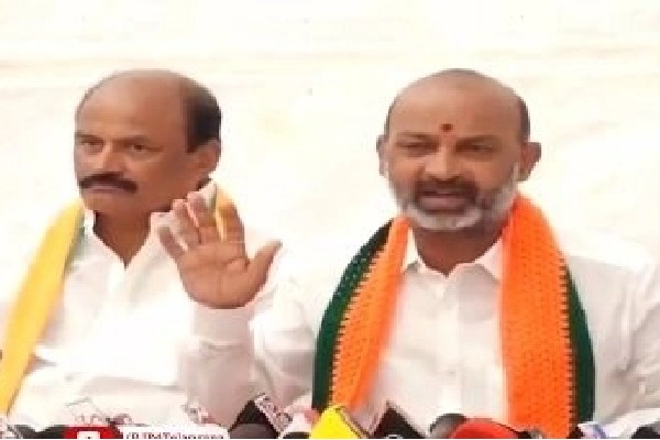 Will bulldoze houses of offenders if voted to power: Telangana BJP chief