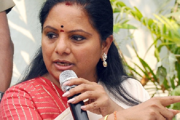 Kavitha praises Sonia, invites 18 parties to join 1-day hunger strike