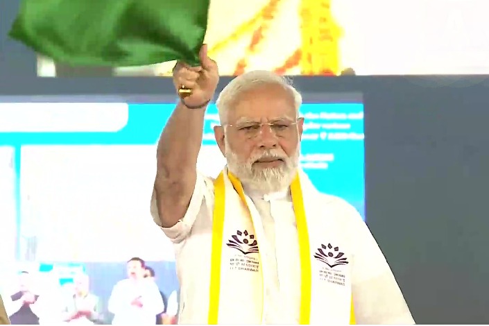 Modi inaugurates world's longest rly platform in K'taka's Hubballi