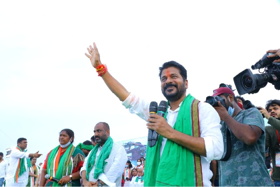 TSPSC paper leak: Telangana Congress chief appears before SIT