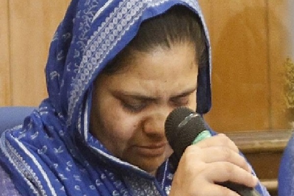 BRS leaders lash out at BJP over Bilkis Bano rapist sharing stage with MP