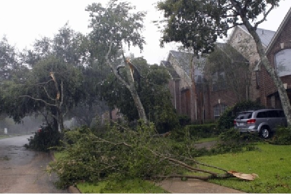 5 dead after tornado hits Missouri