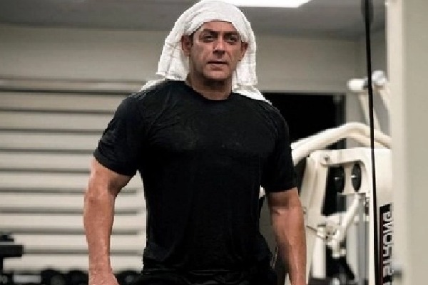 Salman Khan's gym picture sparks meme fest, fans call him 'Brother Teresa'